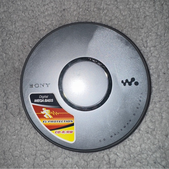 Sony CD Walkman D-EJ011 Silver Portable CD Player Bass G-Protection Tested - Picture 1 of 7